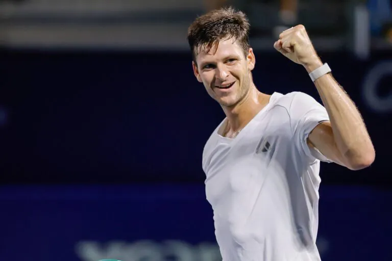 Hubert Hurkacz świetnie sobie radzi w Chengdu