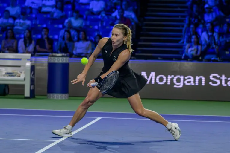 Maja Chwalińska w akcji podczas turnieju WTA w Singapurze
