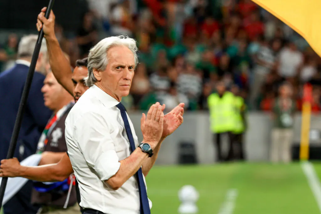 Jorge Jesus bijący brawo