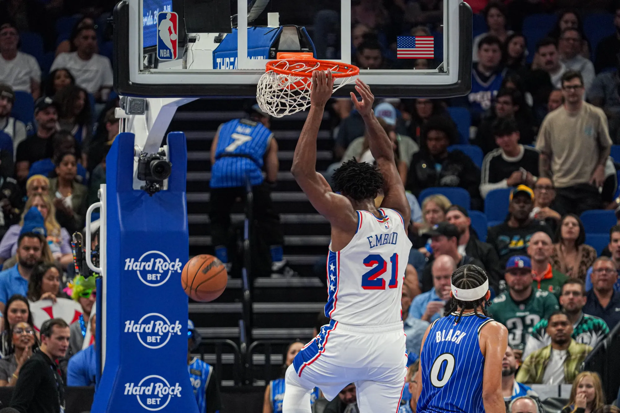 Joel Embiid robi wsad.