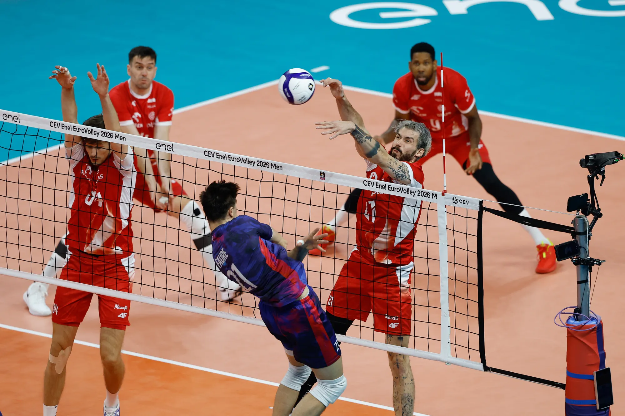 Tomasz Fornal w akcji przeciwko Francji.