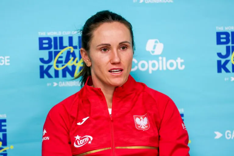 Katarzyna Kawa na konferecji prasowej.