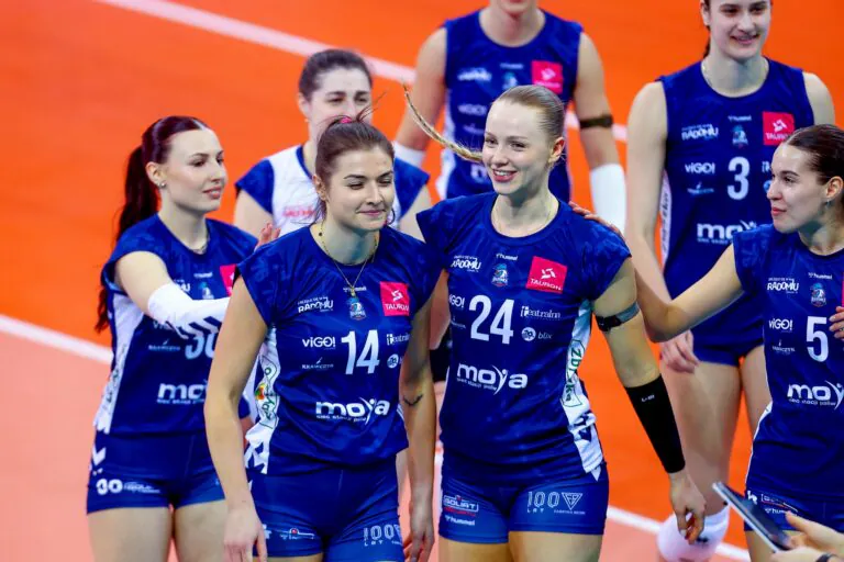 Radość zespołu Radomka Radom po zdobyciu punktu.