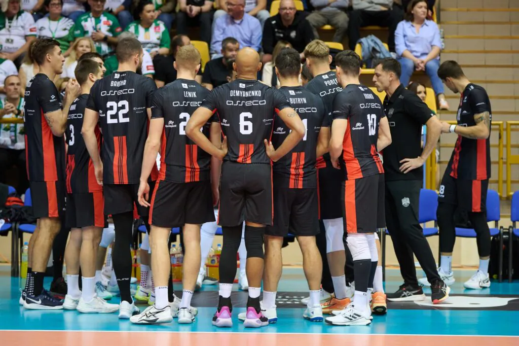 Resovia Rzeszów w przerwie na czas.